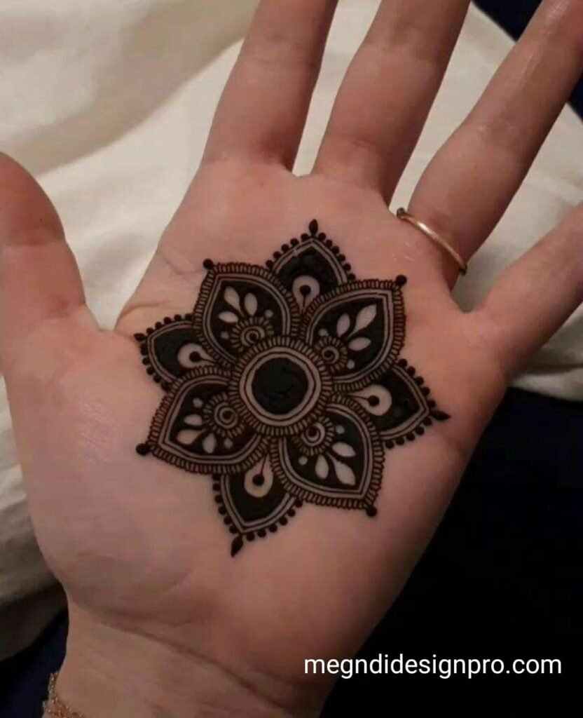 Very easy back hand Mehndi design Follow for more mehndi pics & videos  @shamaart_ 👍👍 . . . . . . #hennaart #art #hennainspired #hen... |  Instagram