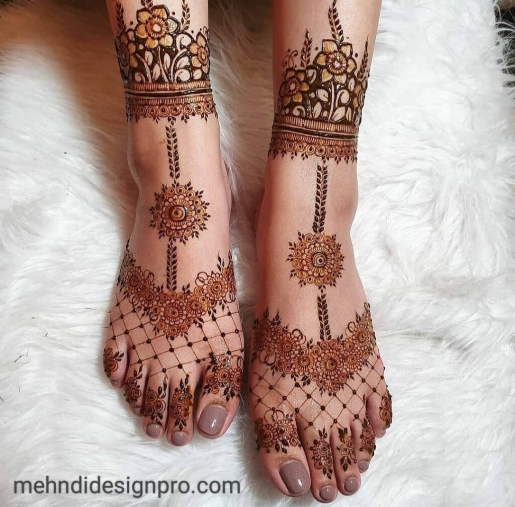 Henna design hi-res stock photography and images - Alamy