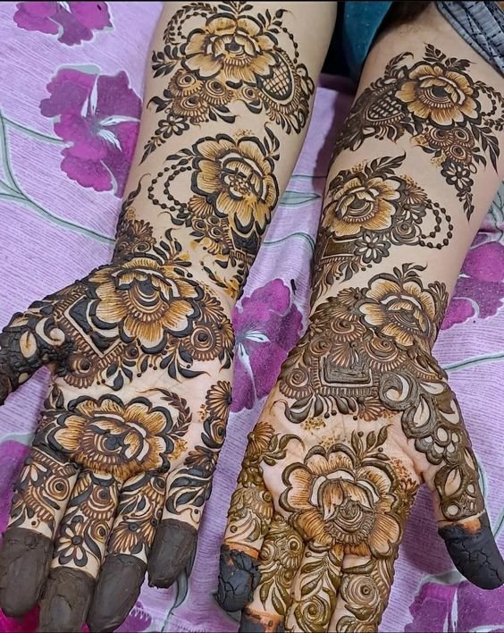 Photo of Beautiful Rose Mehndi Design Back Hand