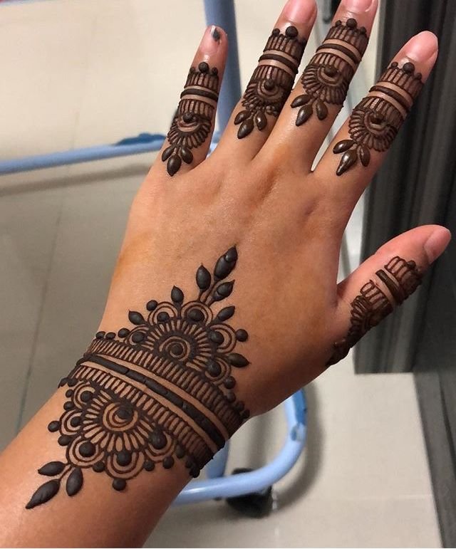 Simple Design of Mehndi