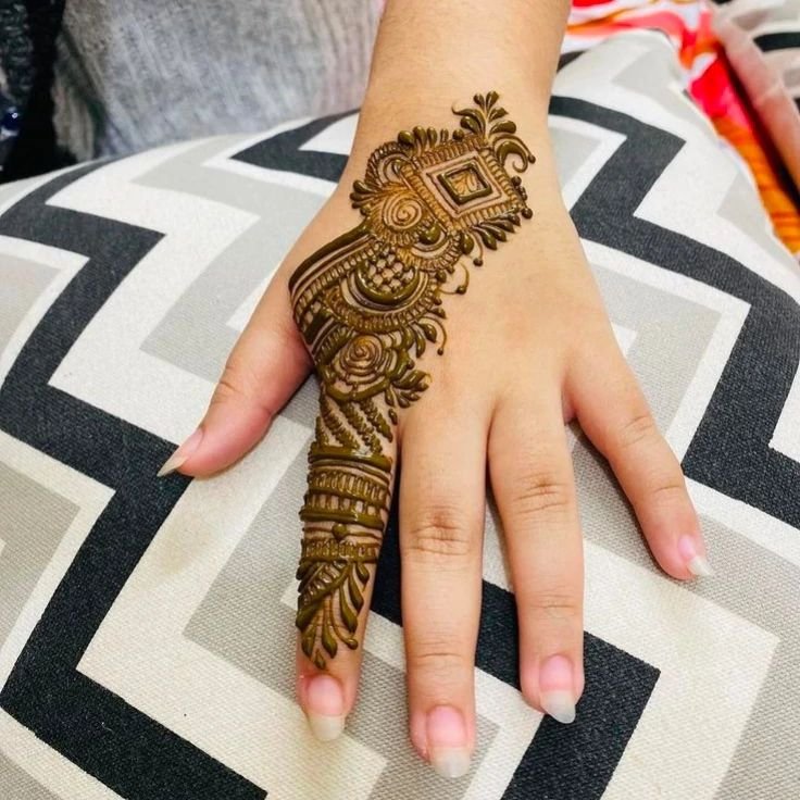 Front Hand Mehndi Design