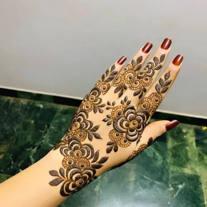 Easy Mehndi Design Photo