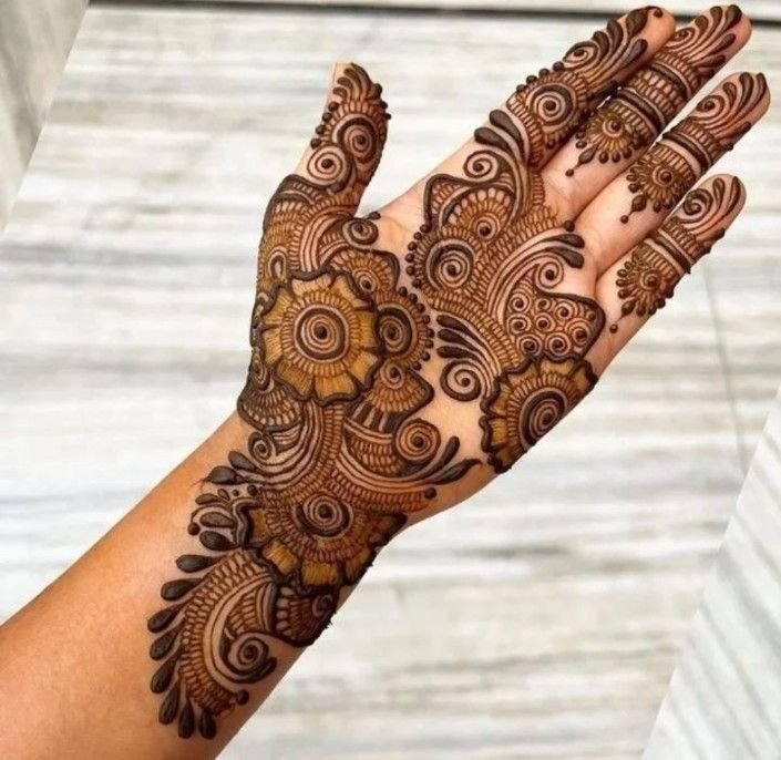 Front Hand Simple Mehndi Design