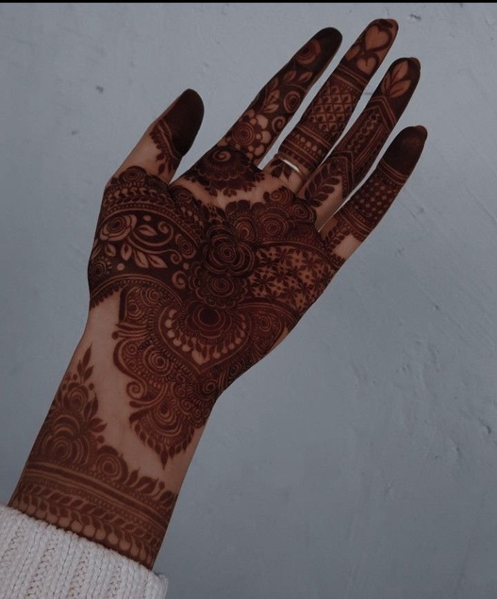 Front Hand Simple Mehndi Design