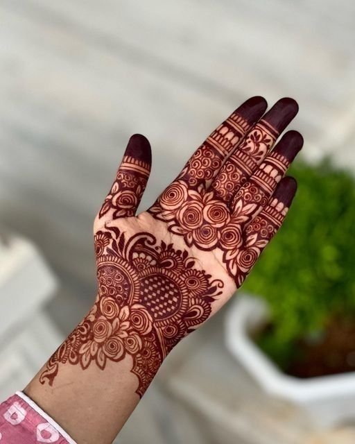 Front Hand Simple Mehndi Design