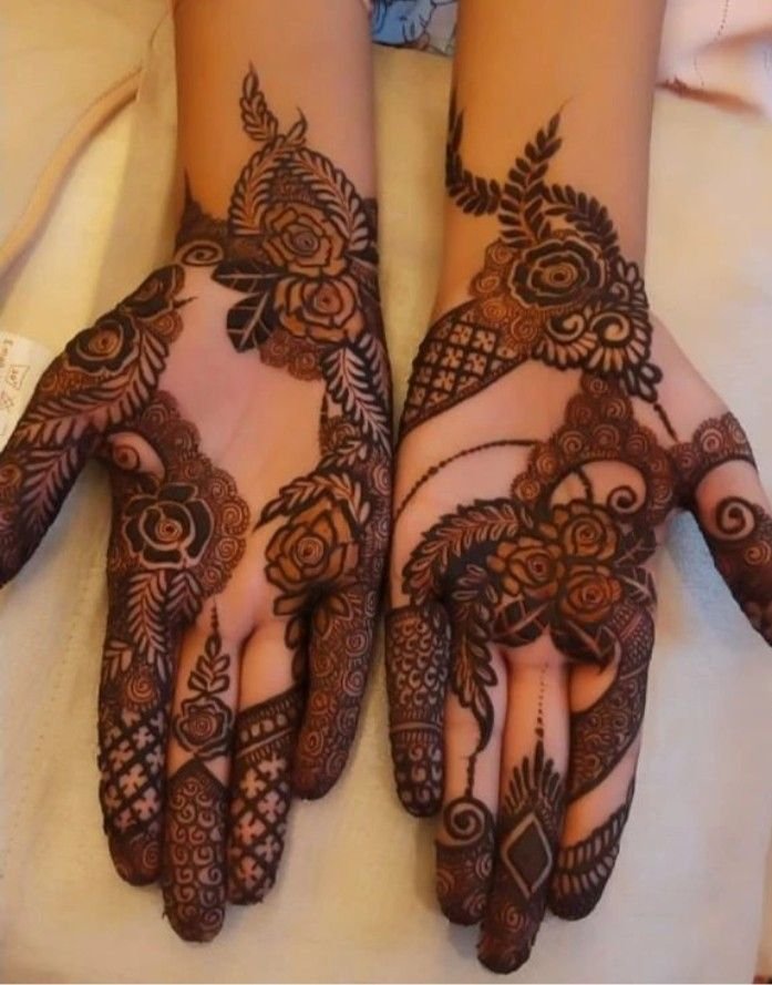 Front Hand Simple Mehndi Design