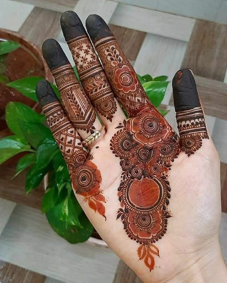 Front Hand Simple Mehndi Design