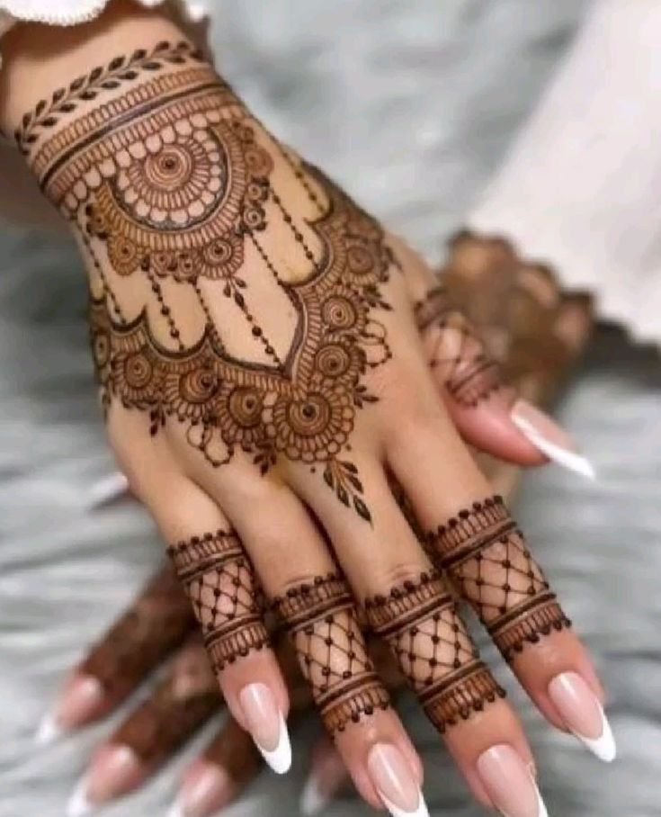 Simple Design of Mehndi