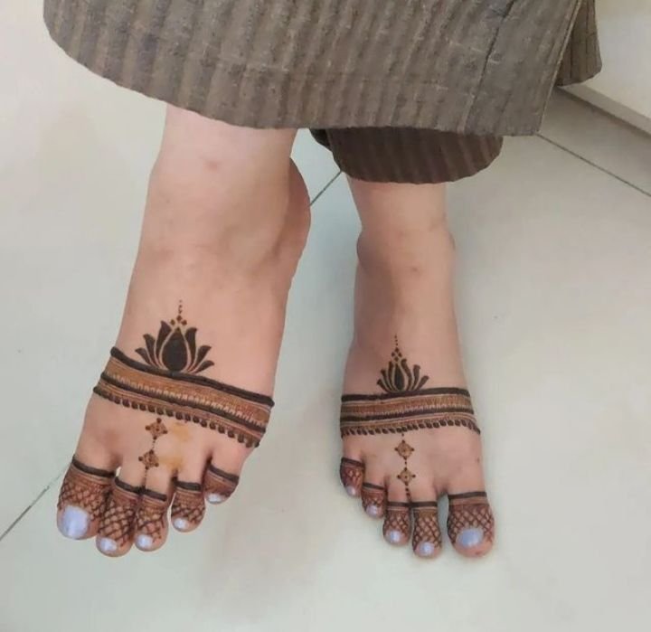 Simple Design of Mehndi