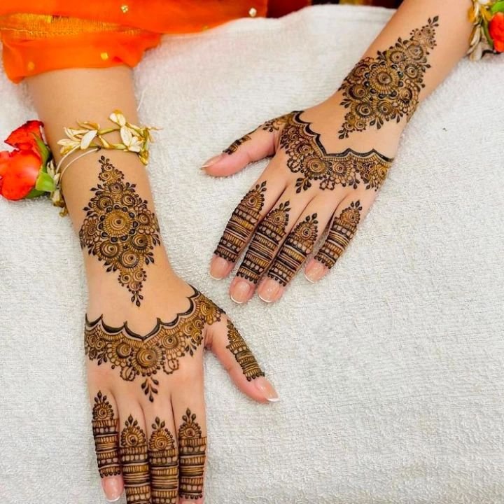 front simple mehndi design