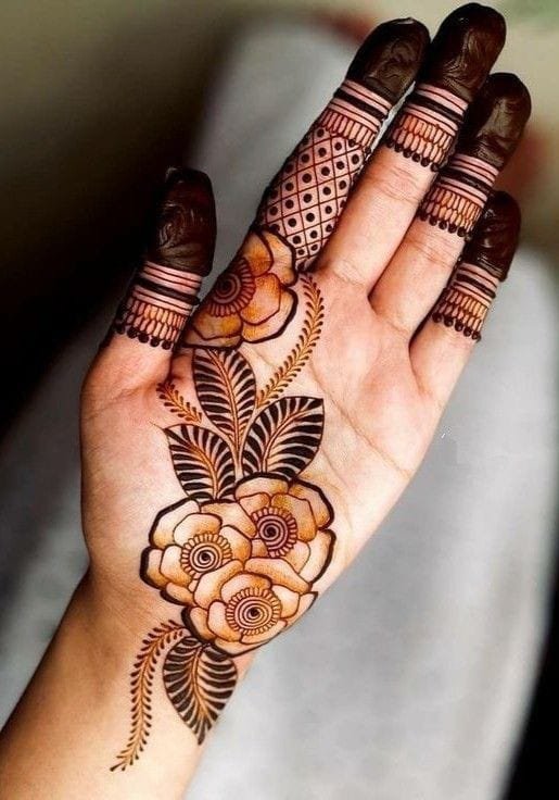 Stylish Back Hand Mehndi Design (स्टाइलिश बैक हैंड मेहंदी डिज़ाइन)