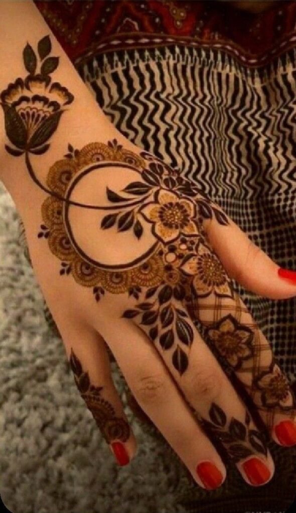 Stylish Back Hand Mehndi Design (स्टाइलिश बैक हैंड मेहंदी डिज़ाइन)