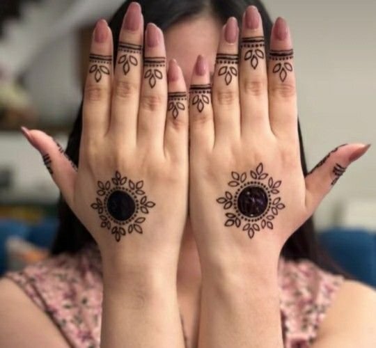 Simple Design of Mehndi