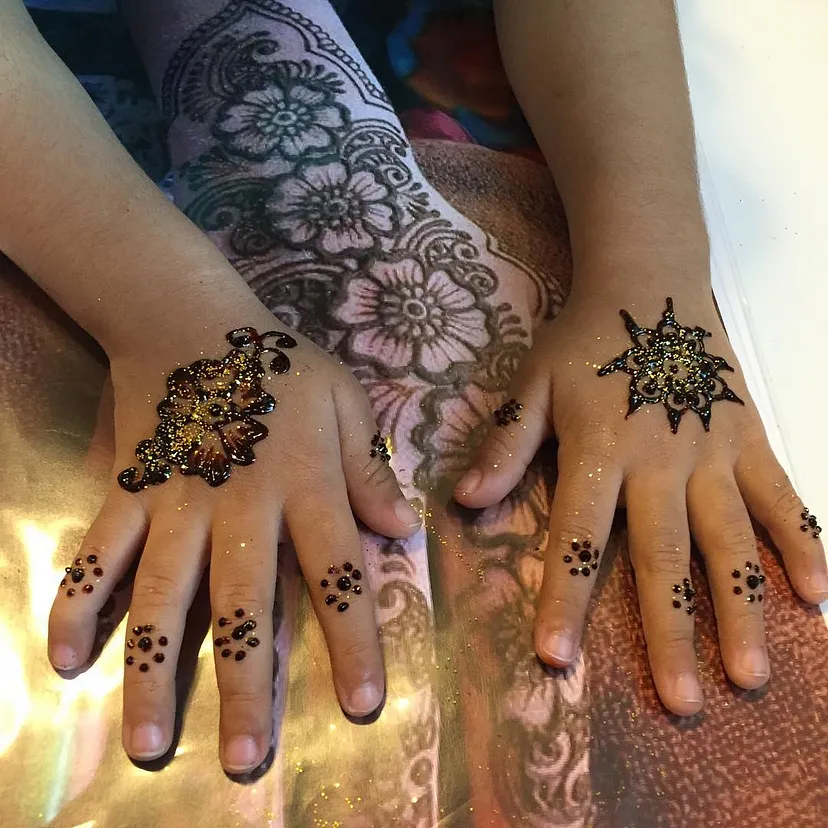 Simple Mehndi Designs For Kids 