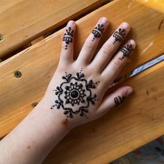 Simple Mehndi Designs For Kids 