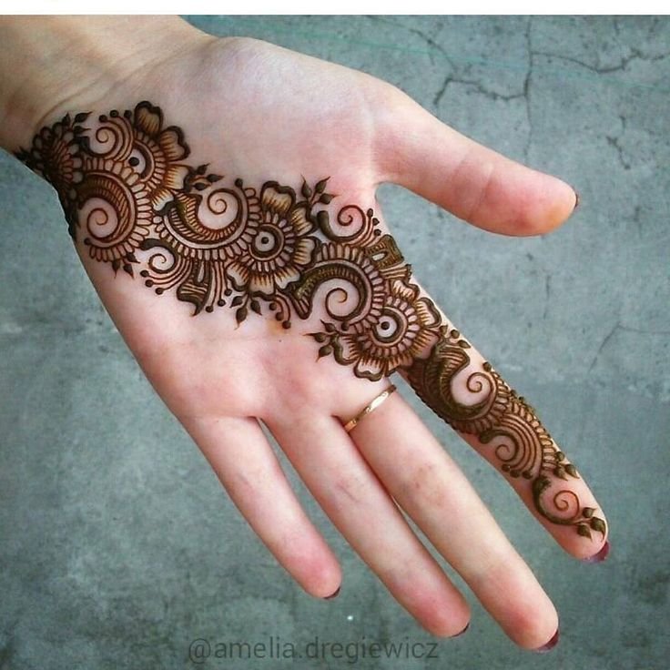 Stylish Back Hand Mehndi Design (स्टाइलिश बैक हैंड मेहंदी डिज़ाइन)